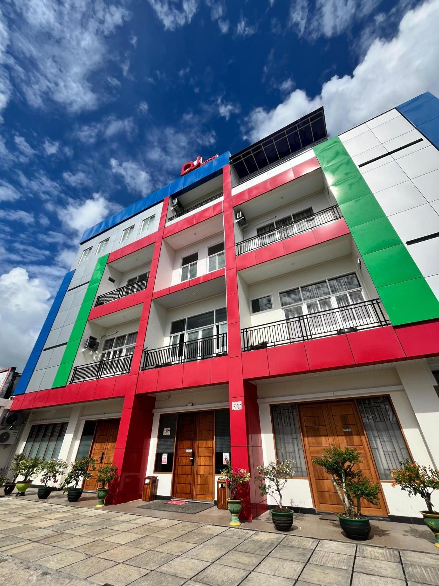 Dj Hotel Raha Bagian luar foto